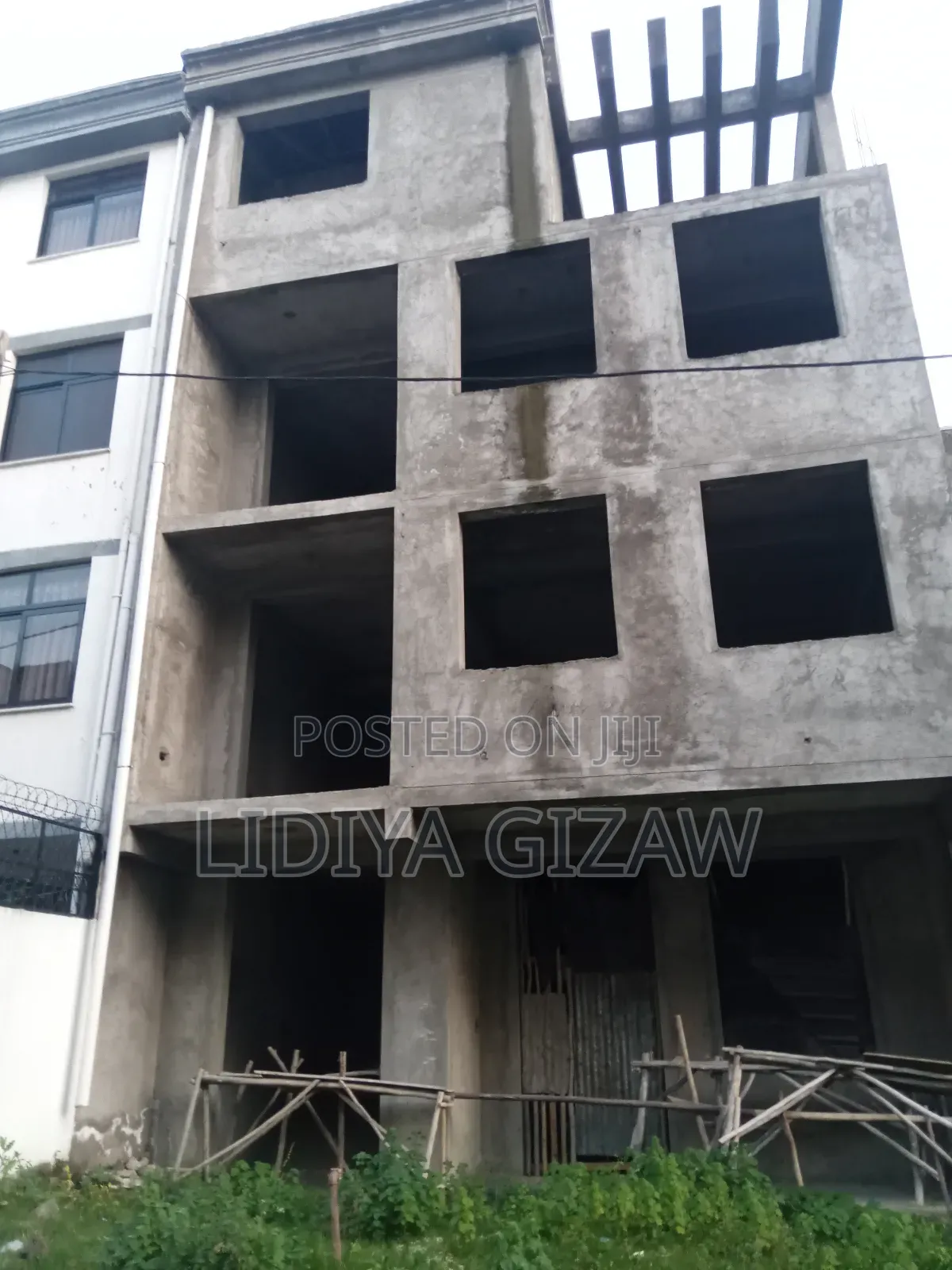 5bdrm House in Akaky Kaliti for sale