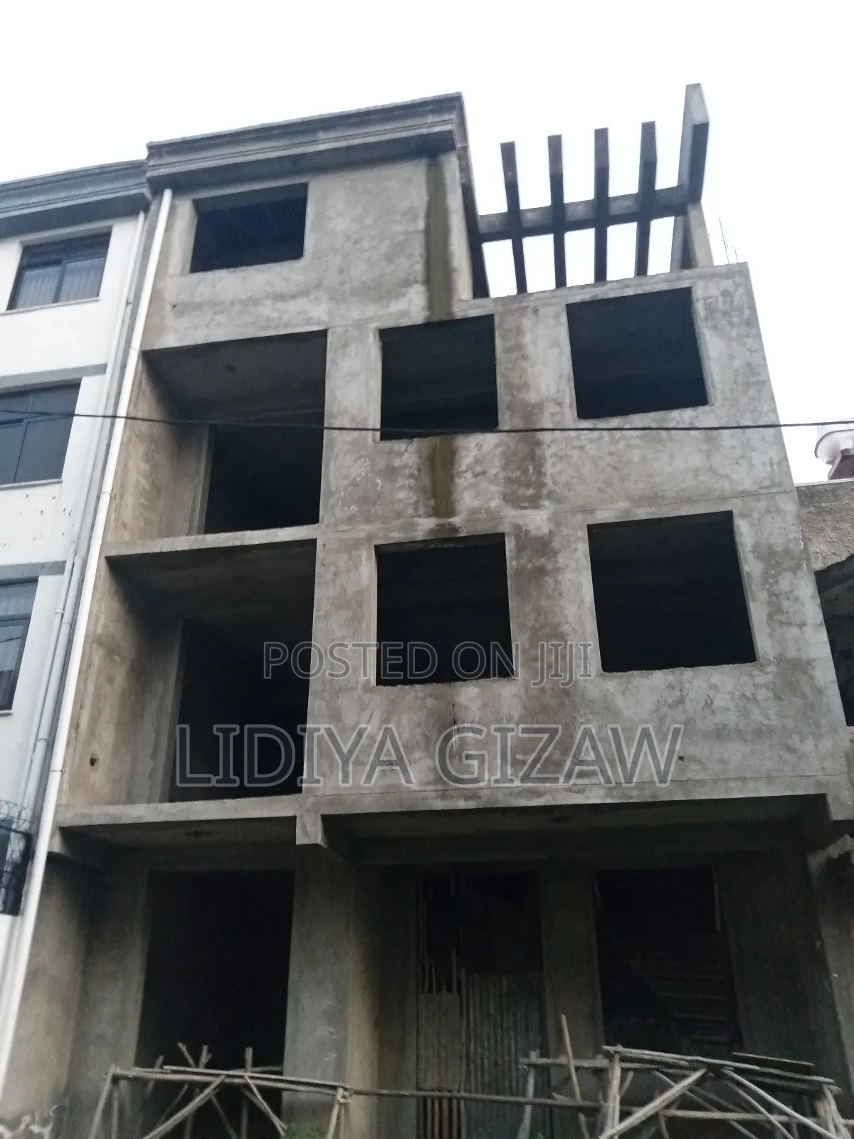 5bdrm House in Akaky Kaliti for sale