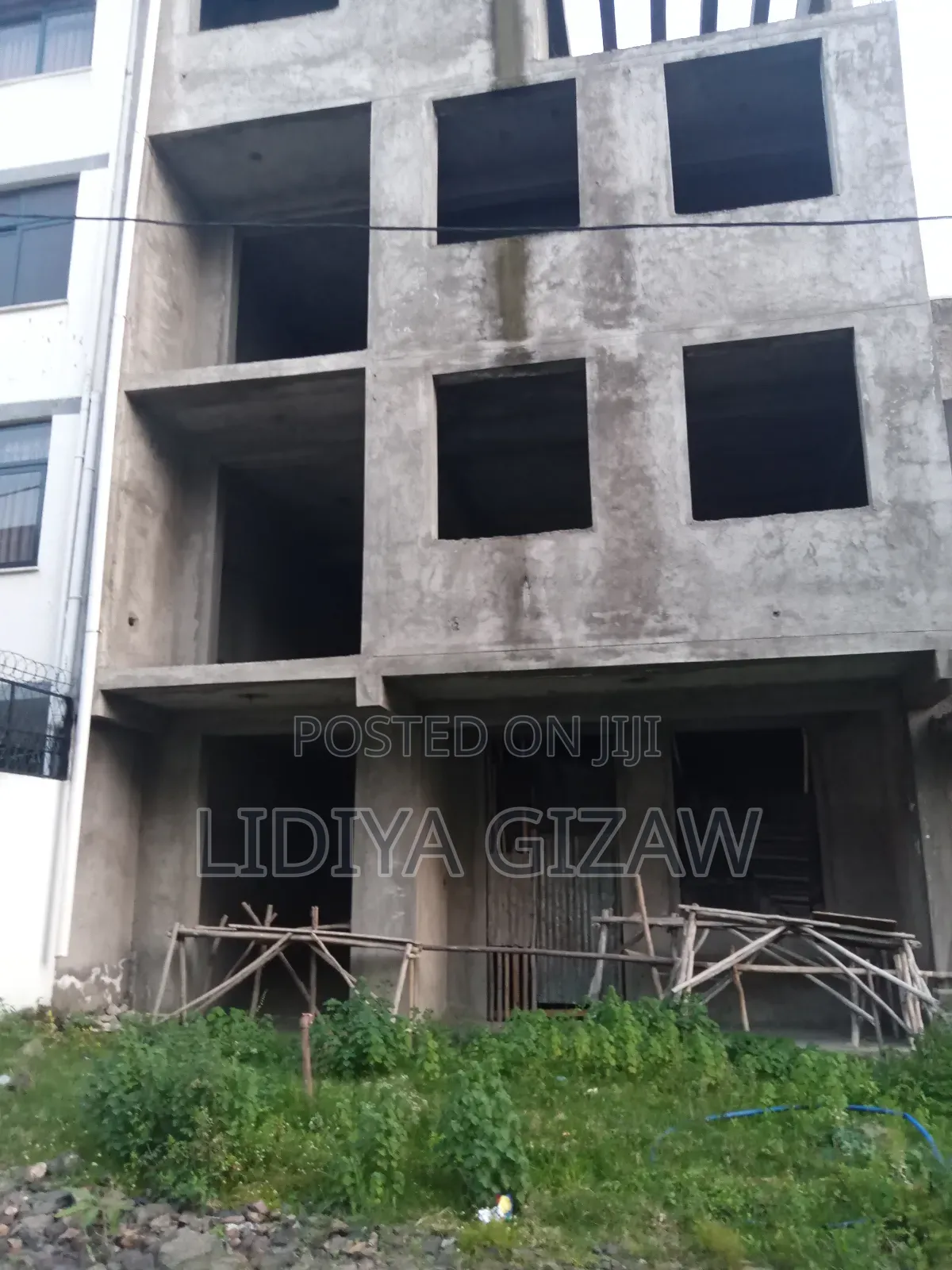 5bdrm House in Akaky Kaliti for sale