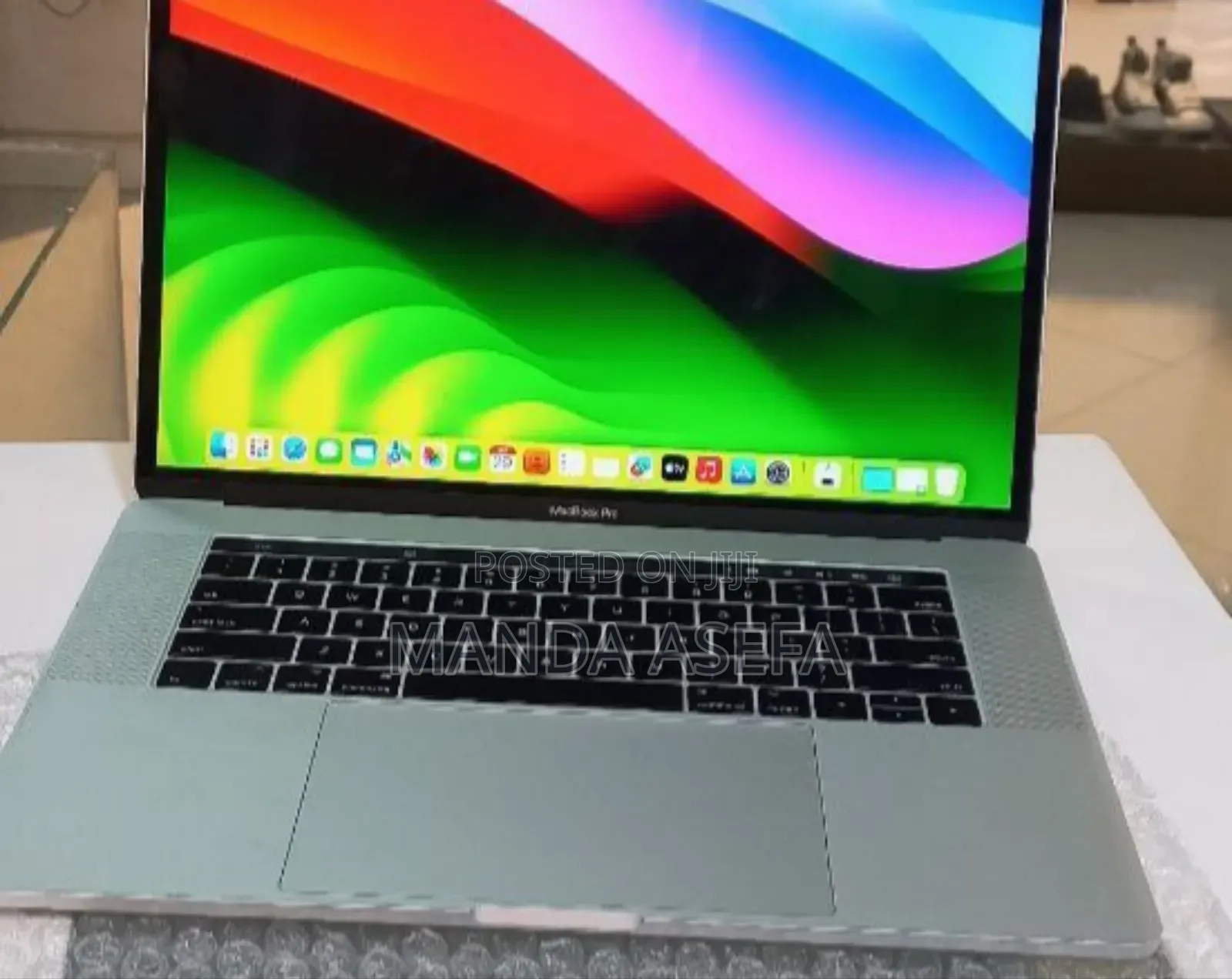 New Laptop Apple MacBook Pro 2017 16GB Intel Core I7 SSD 256GB