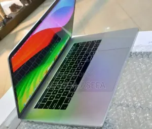New Laptop Apple MacBook Pro 2017 16GB Intel Core I7 SSD 256GB