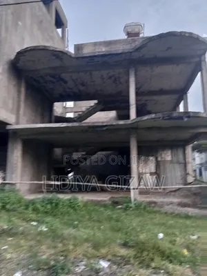 5bdrm House in Akaky Kaliti for sale