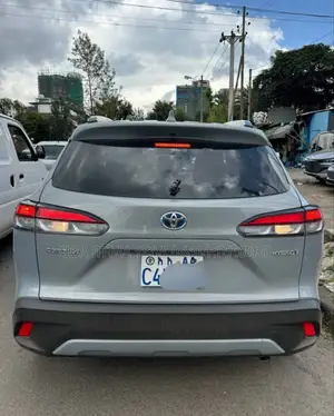 Toyota Corolla Cross Hybrid 2024 Green