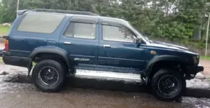 Photo - Toyota Hilux Surf 3.0DT 1995 Blue