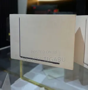 New Laptop Apple MacBook Air 2025 M4 13-Inch 16GB Apple M4 SSD 256GB