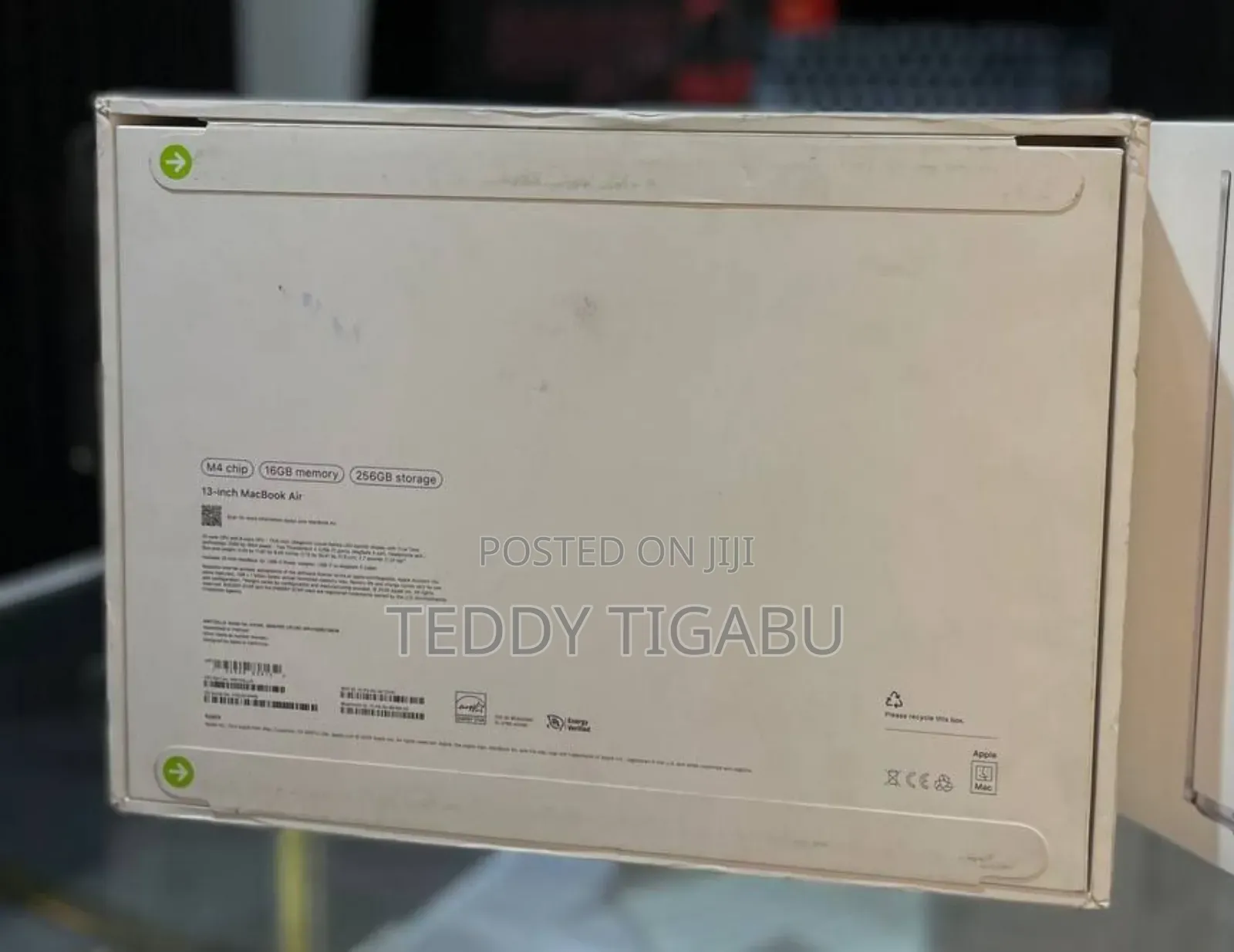 New Laptop Apple MacBook Air 2025 M4 13-Inch 16GB Apple M4 SSD 256GB