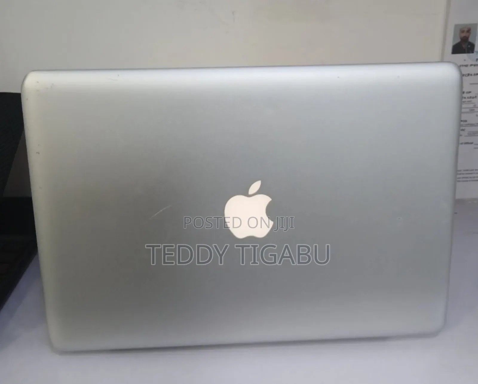 New Laptop Apple MacBook Pro 8GB Intel Core i5 SSD 1T