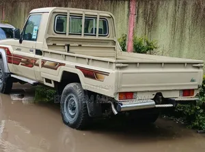 Toyota Land Cruiser 2019 Gold
