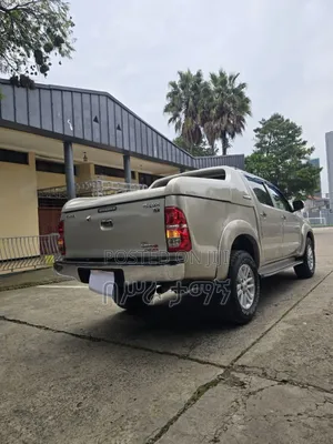 Toyota Hilux 3.0 D-4D 4x4 2014 Gold