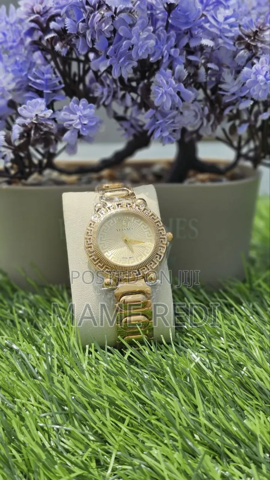 Versace Girls Watch Causes Random Applause