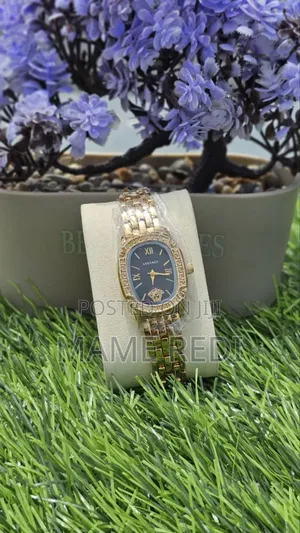 Versace Girls Watch Causes Random Applause