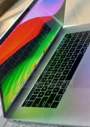 New Laptop Apple MacBook Pro 2017 16GB Intel Core i7 SSD 256GB