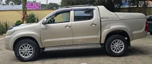 Toyota Hilux 2014 Gold