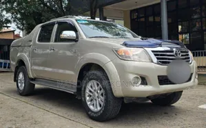 Toyota Hilux 2014 Gold
