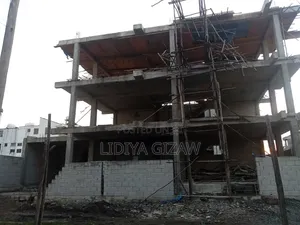 8bdrm House in Akaky Kaliti for sale