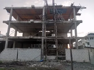 8bdrm House in Akaky Kaliti for sale