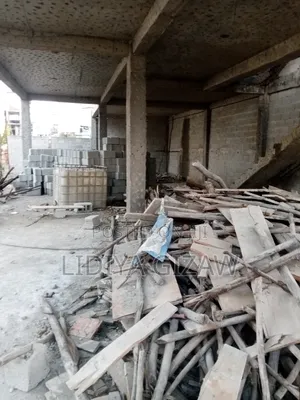 8bdrm House in Akaky Kaliti for sale