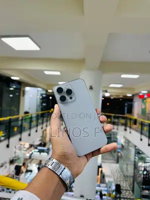 Photo - Apple iPhone 15 Pro Max 256 GB Silver