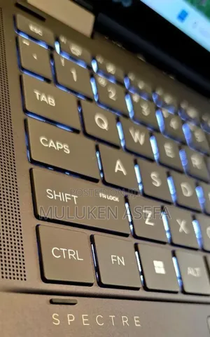 New Laptop HP Spectra 13 16GB Intel Core Ultra 7 SSD 1T