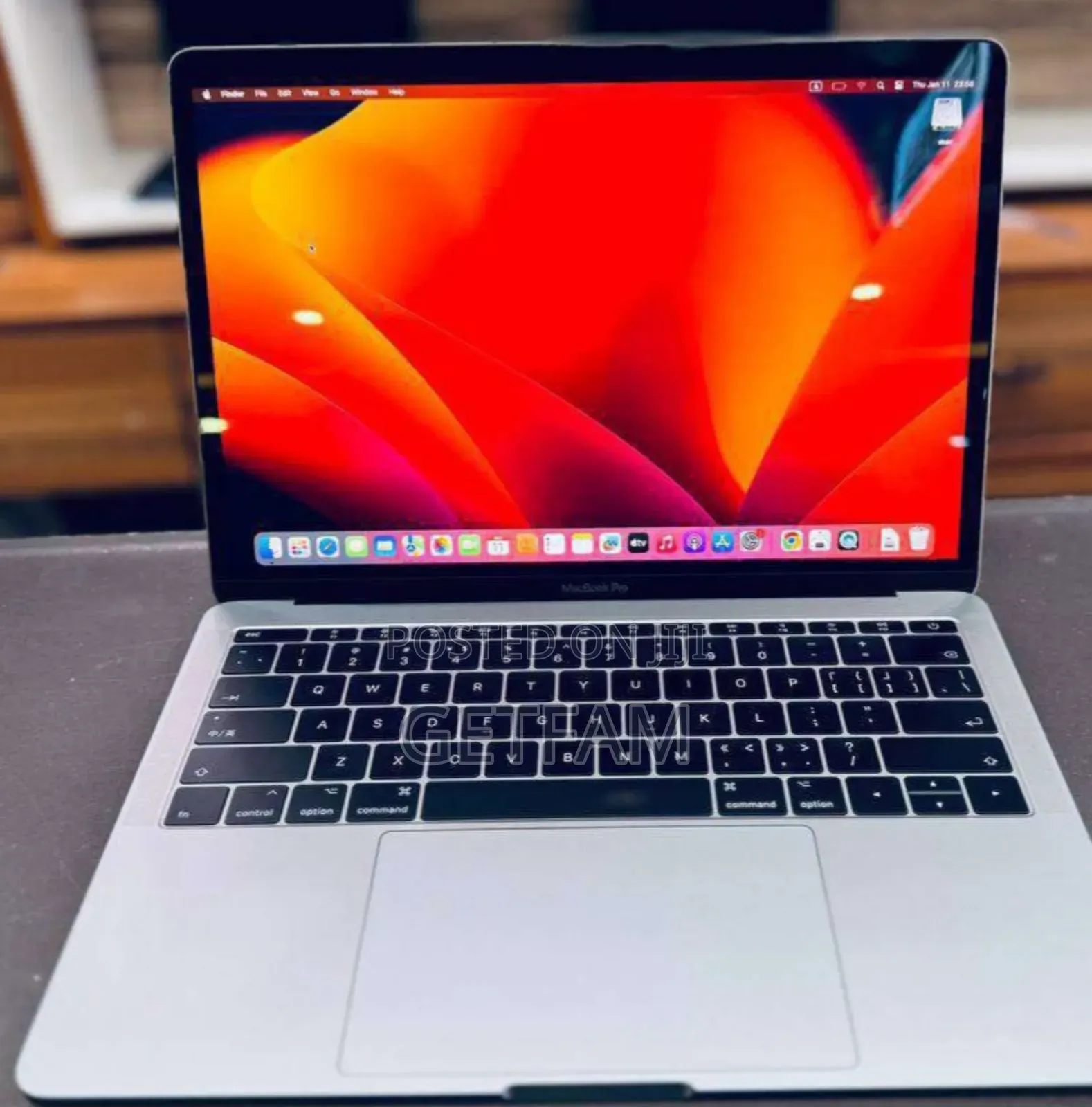 New Laptop Apple MacBook Pro 2017 8GB Intel Core I5 SSD 512GB