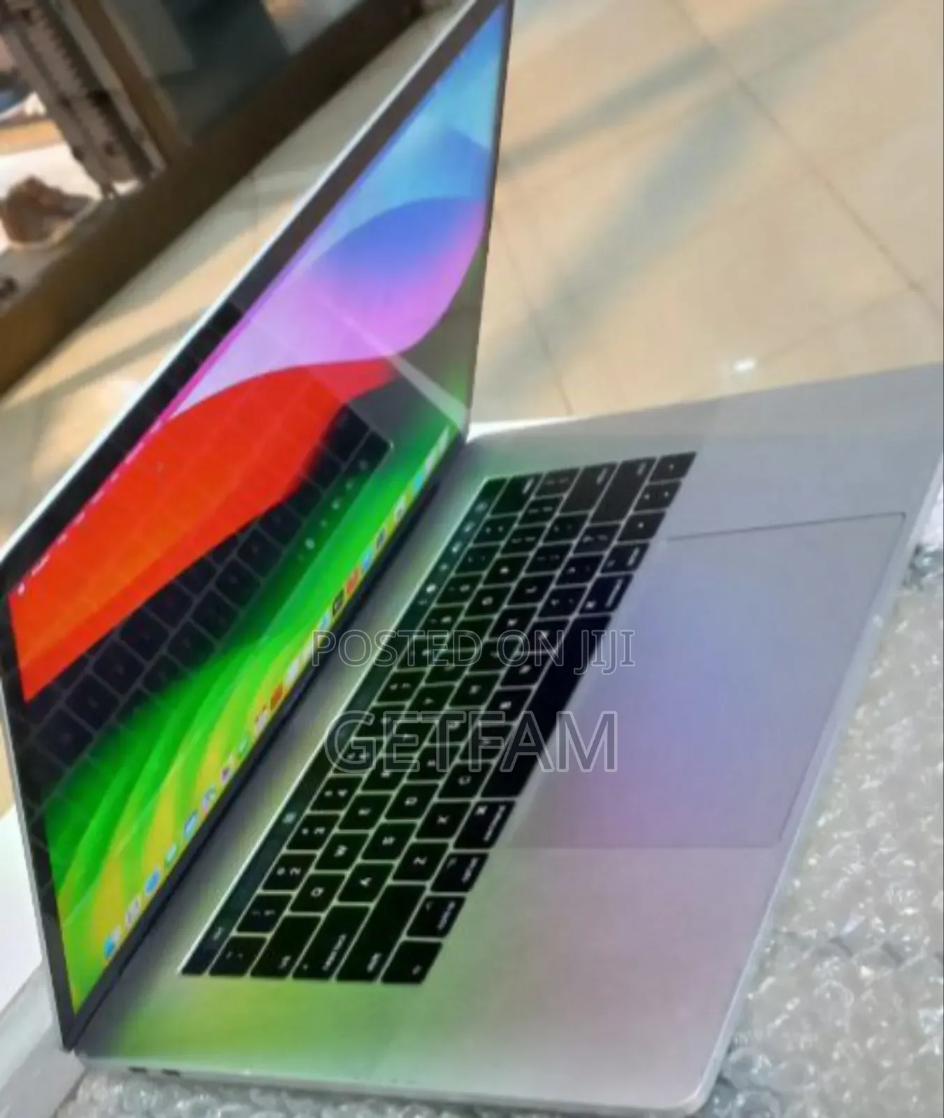 New Laptop Apple MacBook Pro 2017 8GB Intel Core I5 SSD 512GB