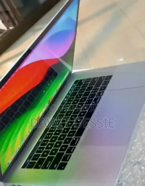 Photo - New Laptop Apple MacBook Pro 2017 16GB Intel Core I7 SSD 256GB