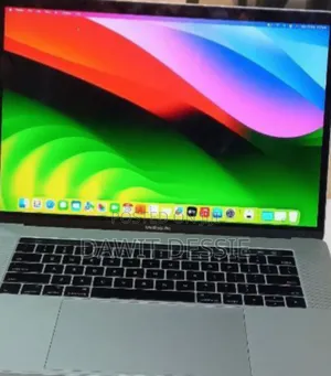 New Laptop Apple MacBook Pro 2017 16GB Intel Core I7 SSD 256GB