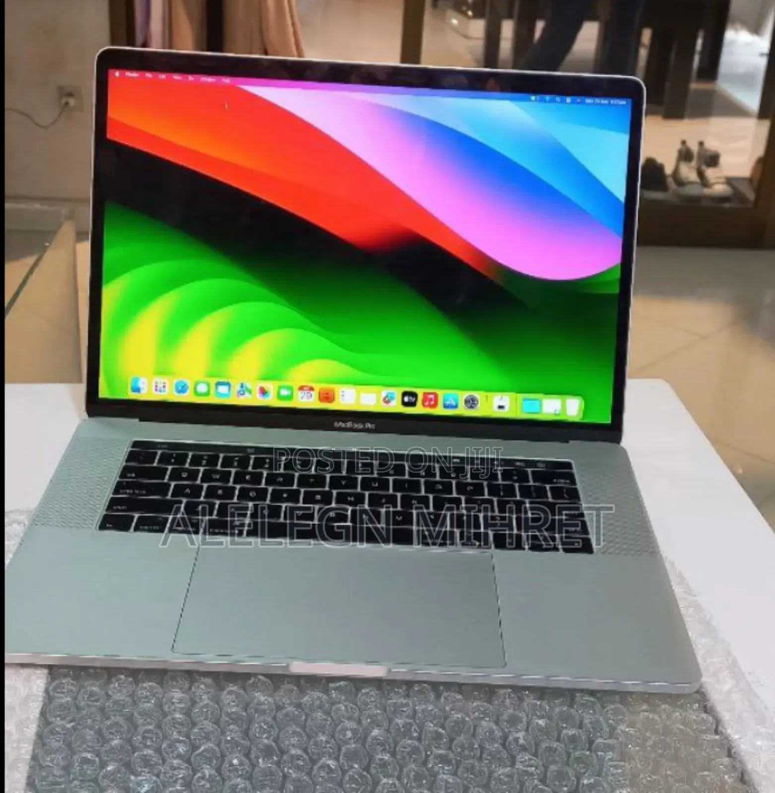 New Laptop Apple MacBook Pro 2017 16GB Intel Core i7 SSD 256GB