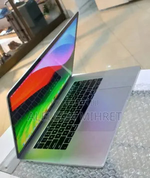 New Laptop Apple MacBook Pro 2017 16GB Intel Core i7 SSD 256GB