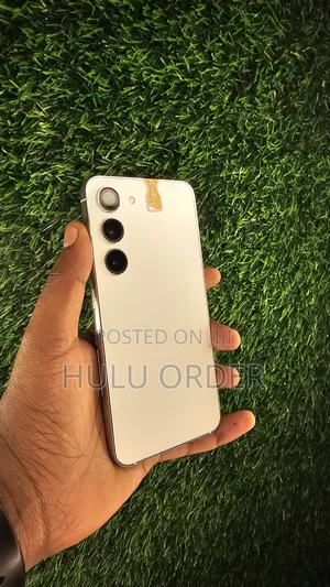 Photo - New Samsung Galaxy S23 128 GB Gold