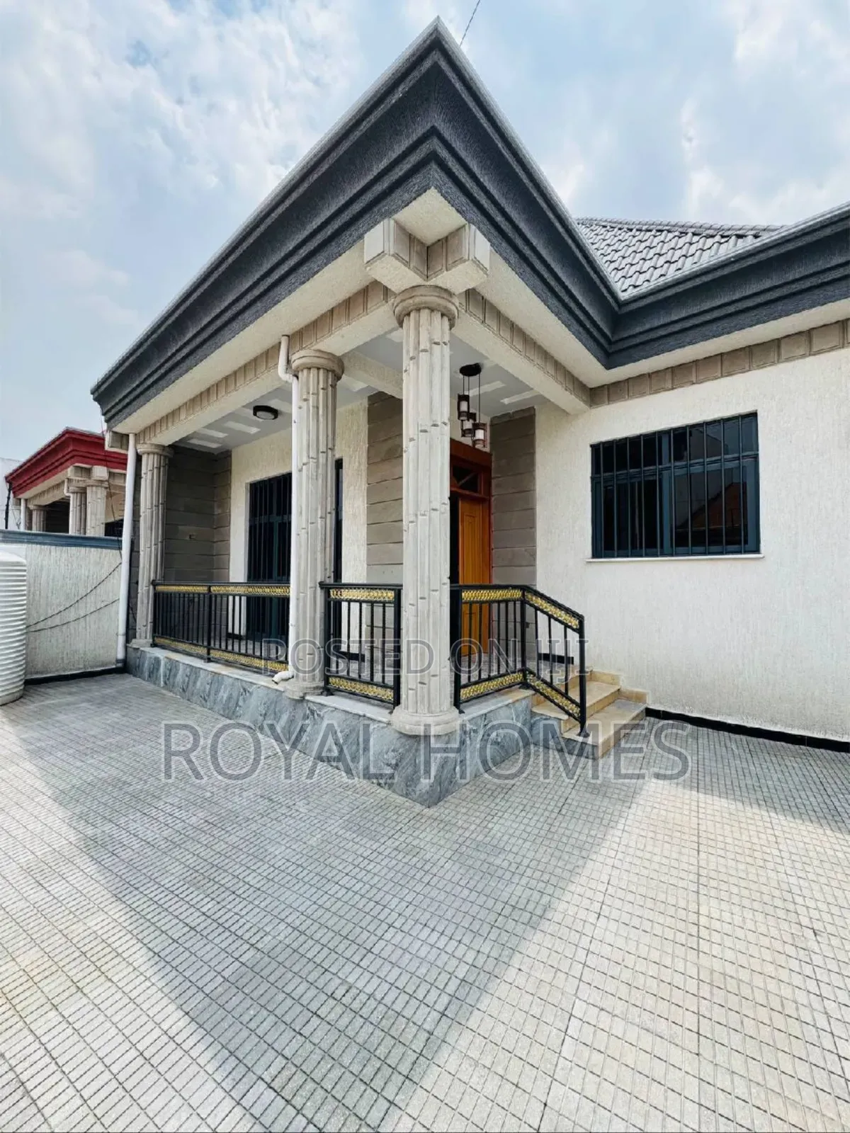 Furnished 4bdrm Villa in Bole for sale