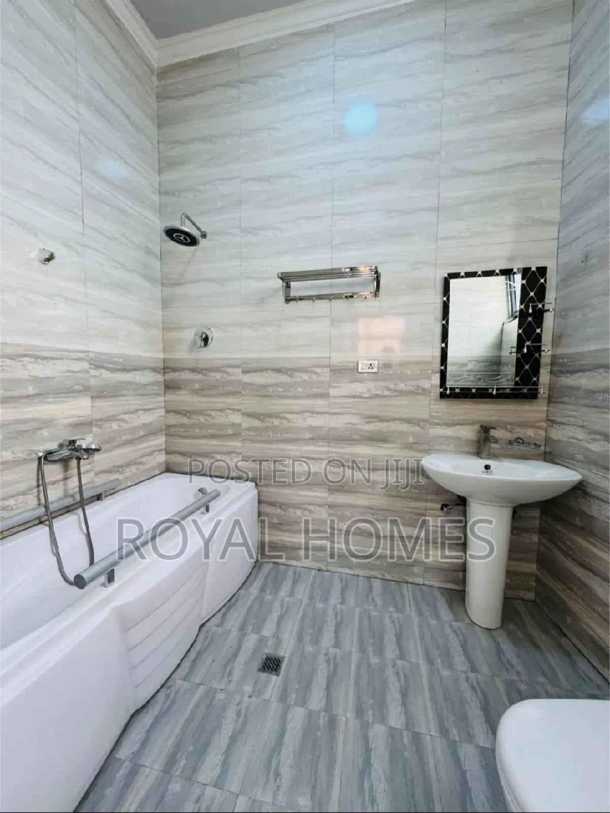 Furnished 4bdrm Villa in Bole for sale