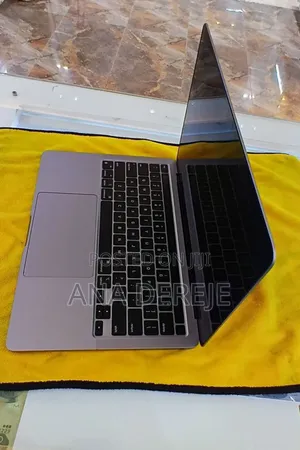 New Laptop Apple MacBook Pro 2020 M1 8GB SSD 256GB