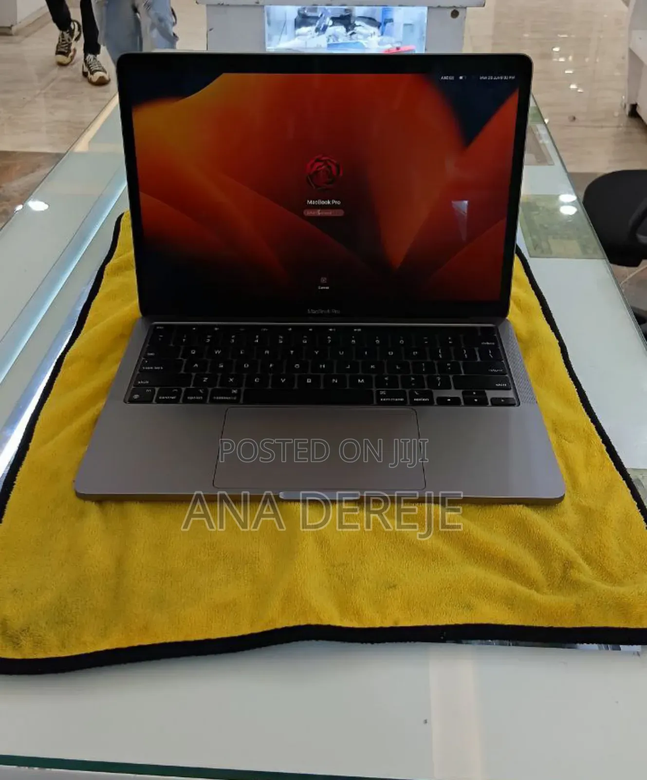 New Laptop Apple MacBook Pro 2020 M1 8GB SSD 256GB