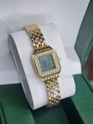 Carteir Brand Stainless Steel Golden Color Ladies Hand Watch