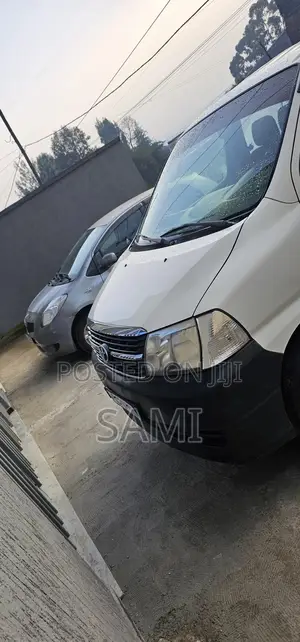 Toyota HiAce 2011 White
