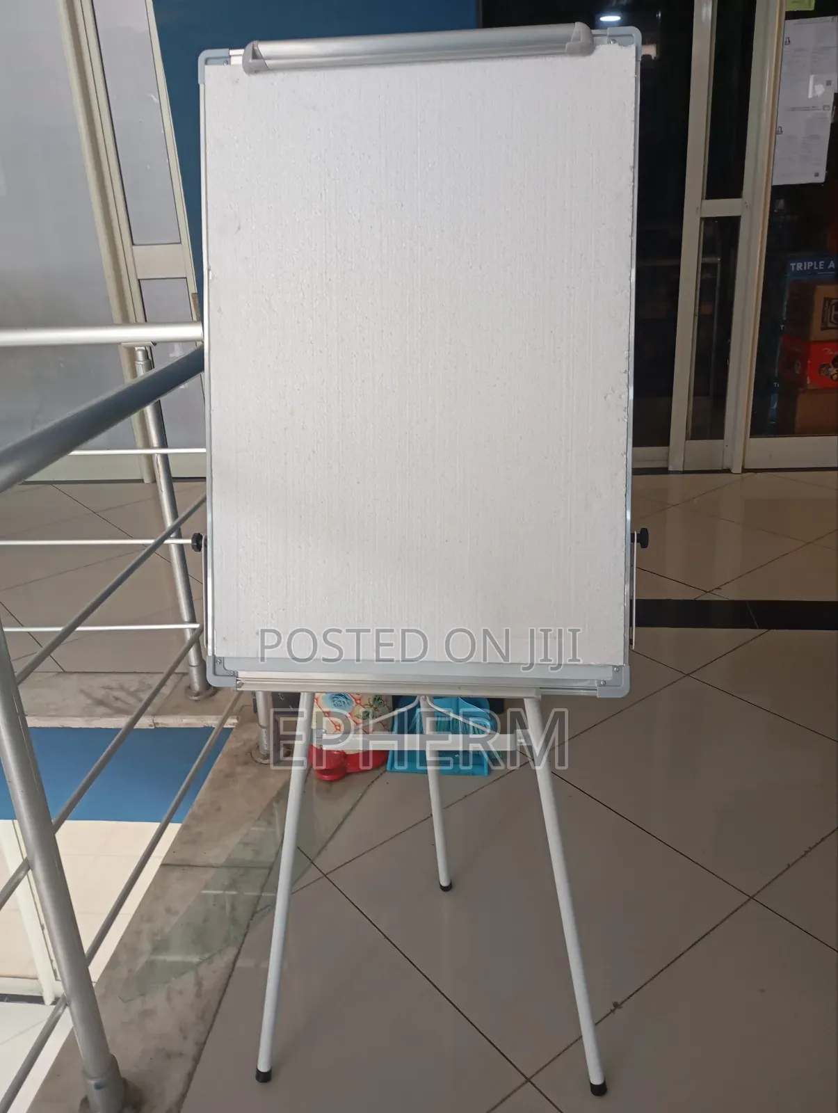 White Bord With Stand