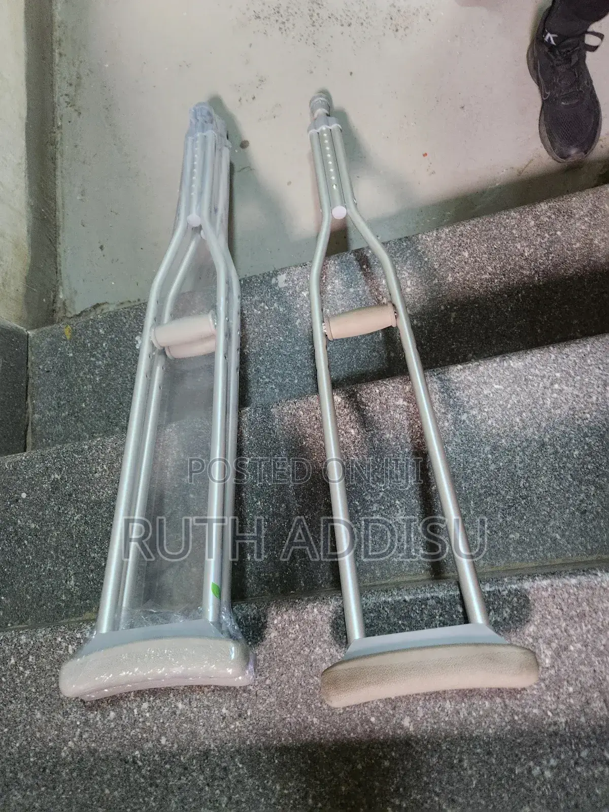 Axillary and Elbow Blateral Crutches㫵日axillary Crutches建立crutches New