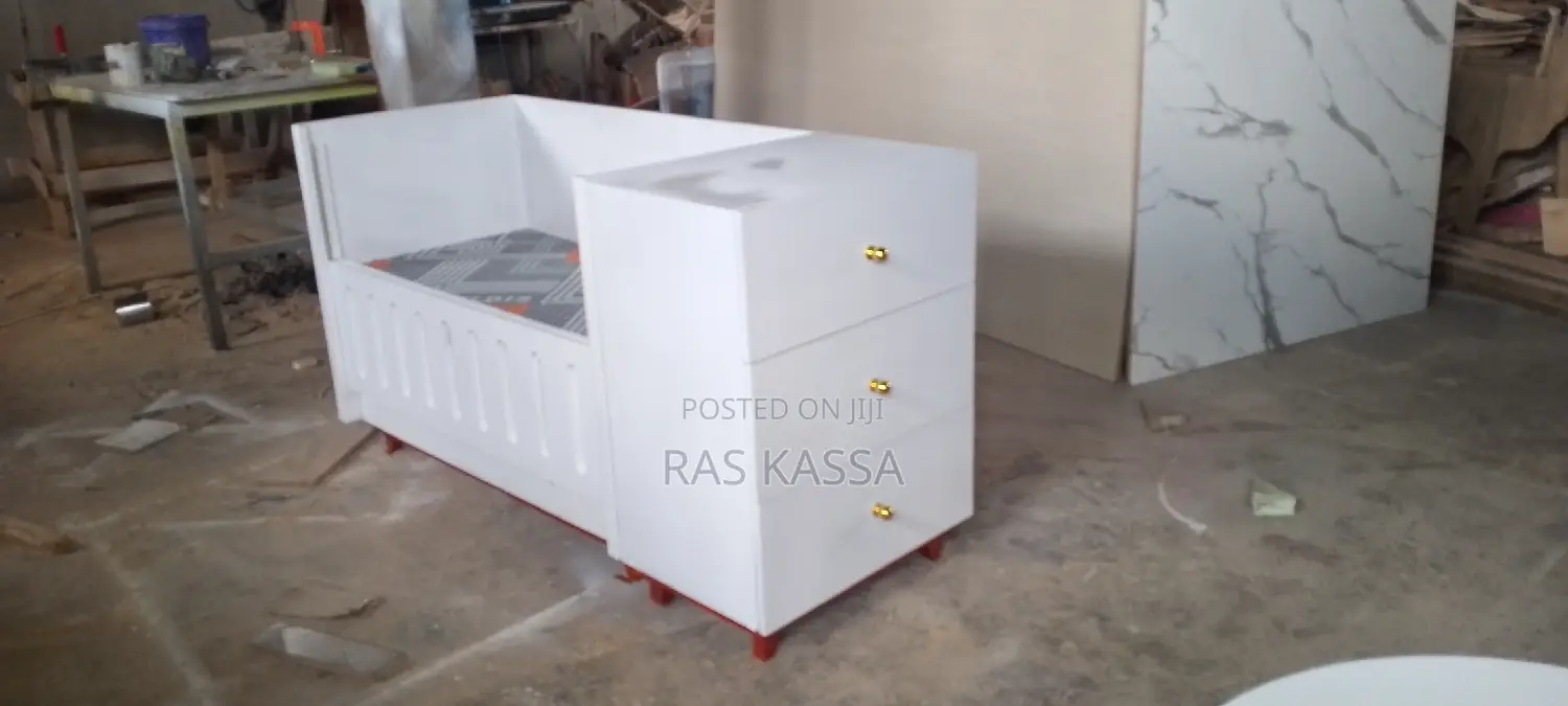 የህፃን ልጅ አልጋ 1