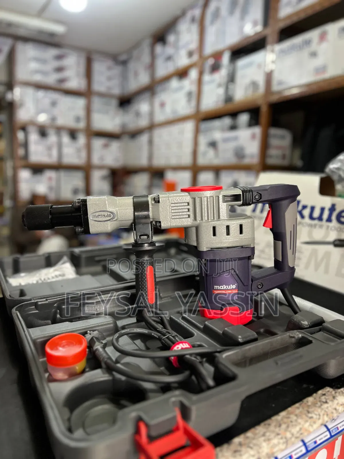 Makute Demolition Hammer 1900w
With Full Accessories