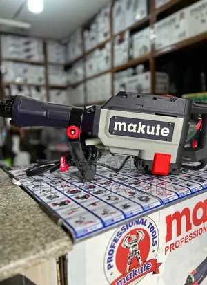 Makuti Demolition Hammer 2800 Watt
With Full Accessories