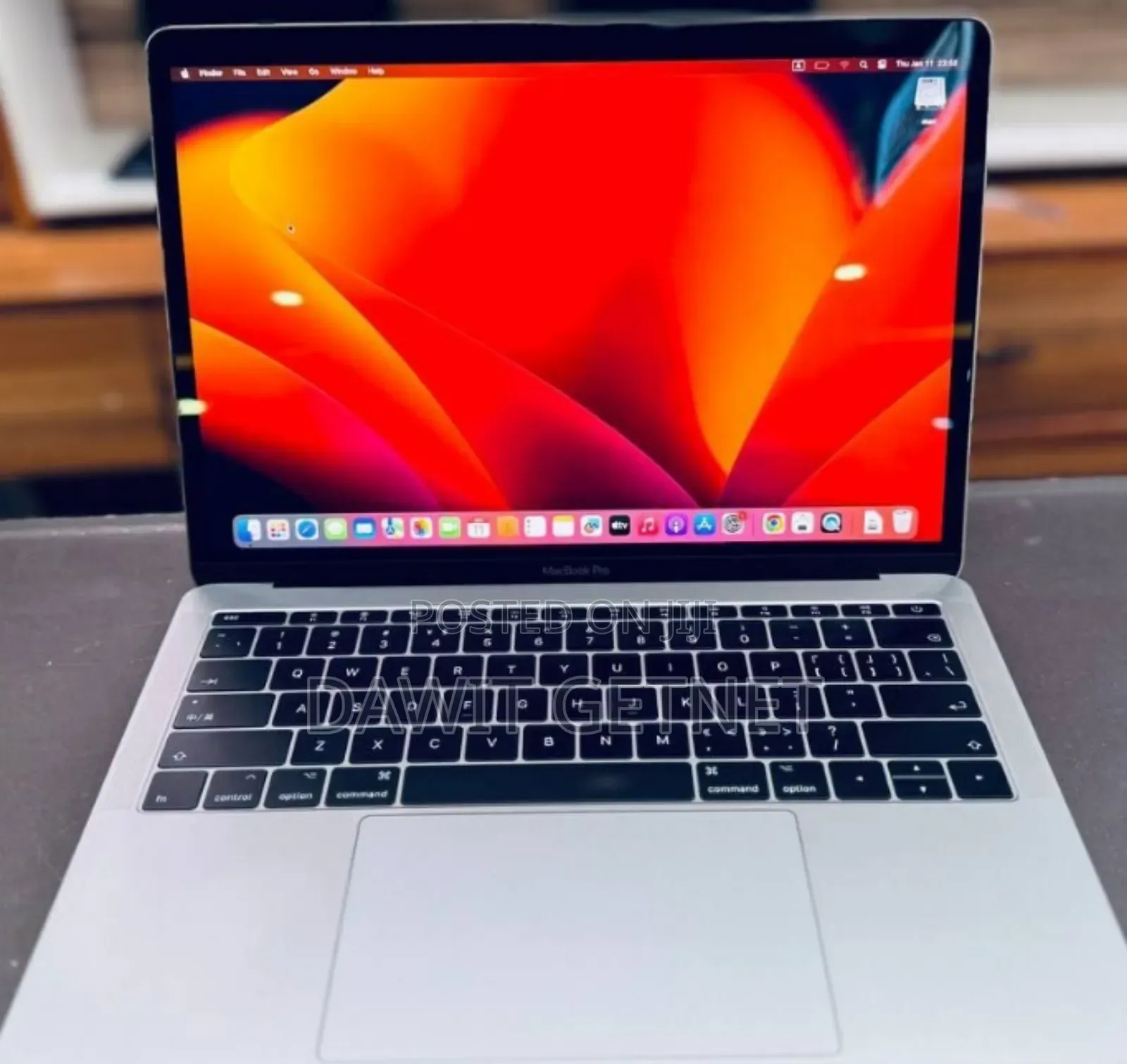 New Laptop Apple MacBook Pro 2017 8GB Intel Core I5 SSD 512GB