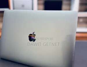 New Laptop Apple MacBook Pro 2017 8GB Intel Core I5 SSD 512GB