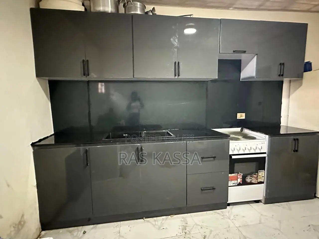 Uv ኪችን ካቢኔት 2