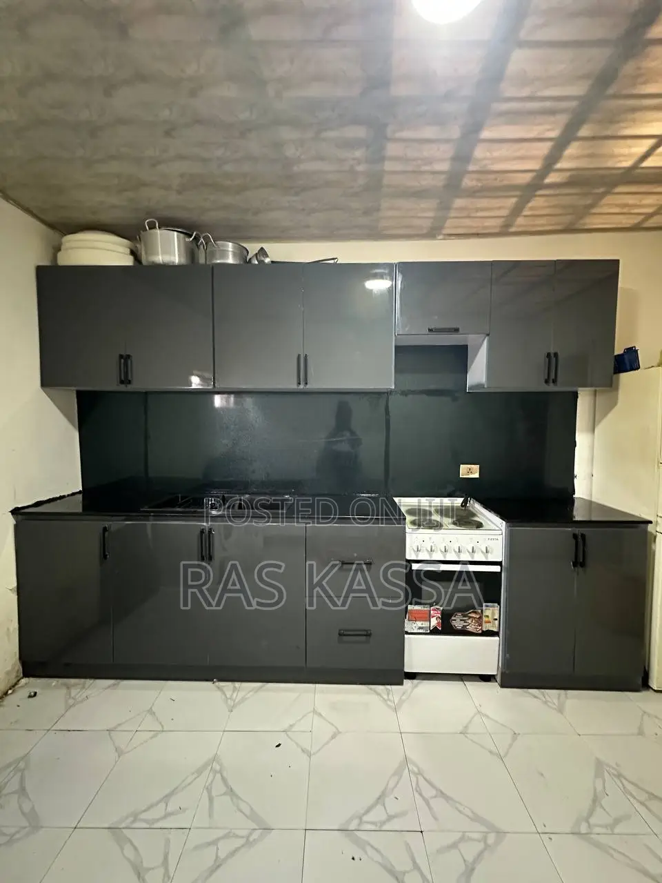 Uv ኪችን ካቢኔት 2