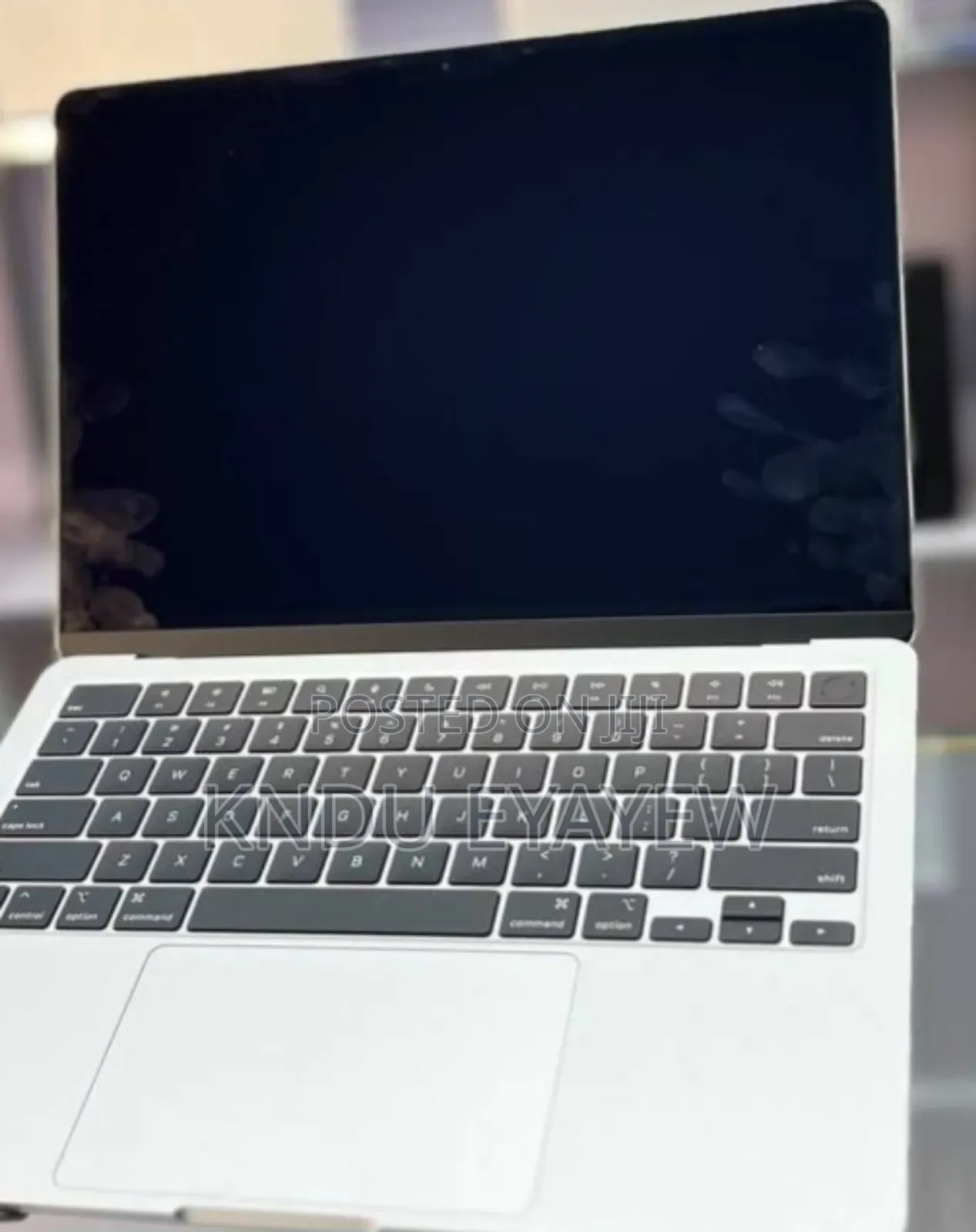 New Laptop Apple MacBook Air 2025 M4 13-Inch 16GB Apple M4 SSD 256GB