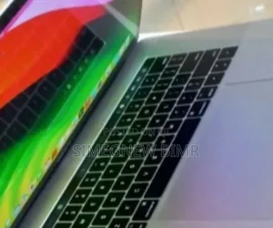 Photo - New Laptop Apple MacBook Pro 2017 8GB Apple M1 SSD 512GB