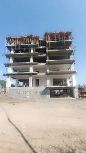 የንግድ ሱቅ በማለቅ ላይ ያለ