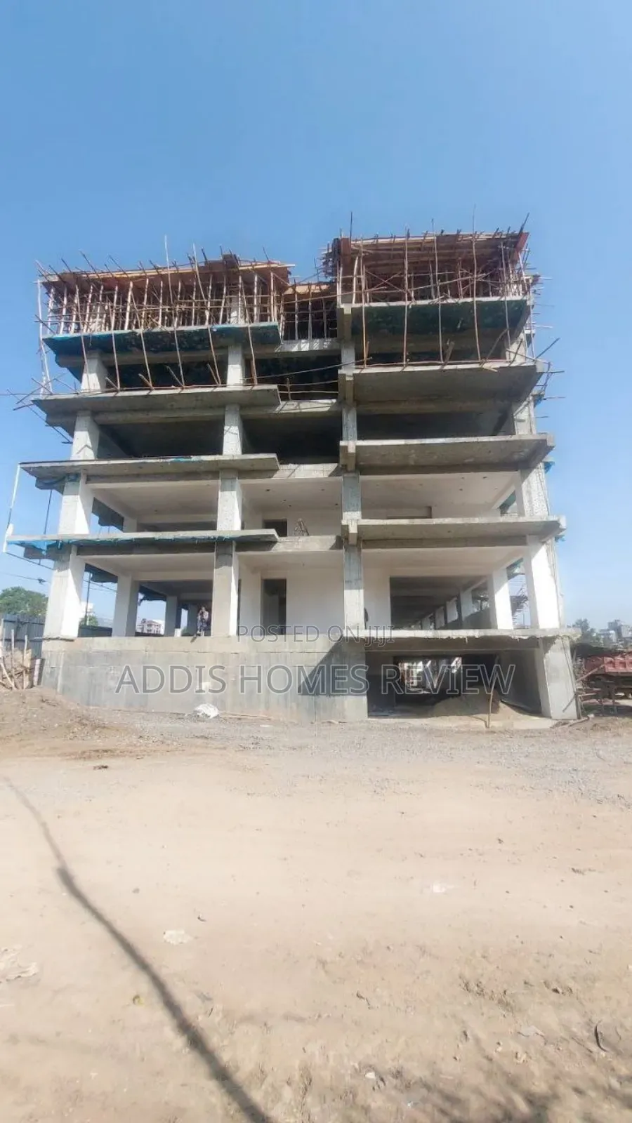 የንግድ ሱቅ በማለቅ ላይ ያለ