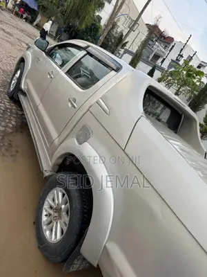 Toyota Hilux 2015 Silver